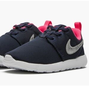 NIKE ROSHE ONE GS NAVY HOT PINK 2.5 kids girls